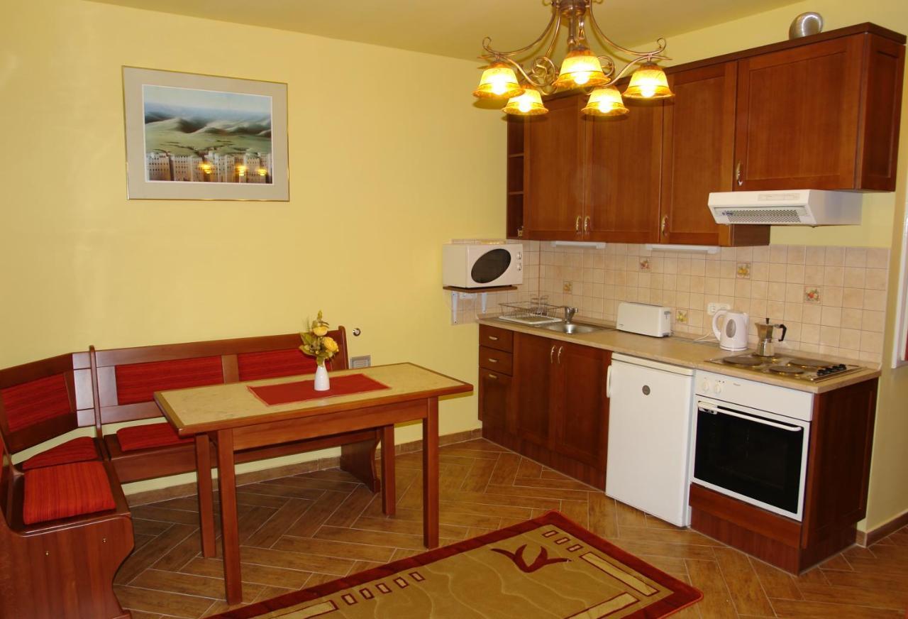 Holdlux Apartmanok Sárvár Εξωτερικό φωτογραφία