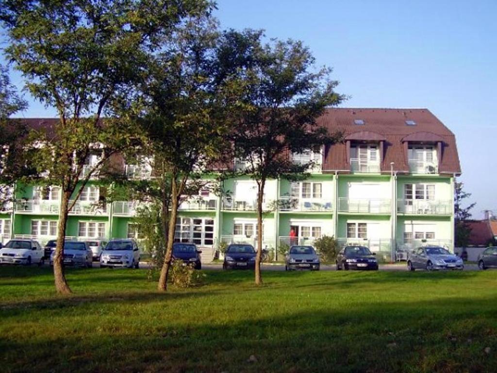 Holdlux Apartmanok Sárvár Εξωτερικό φωτογραφία