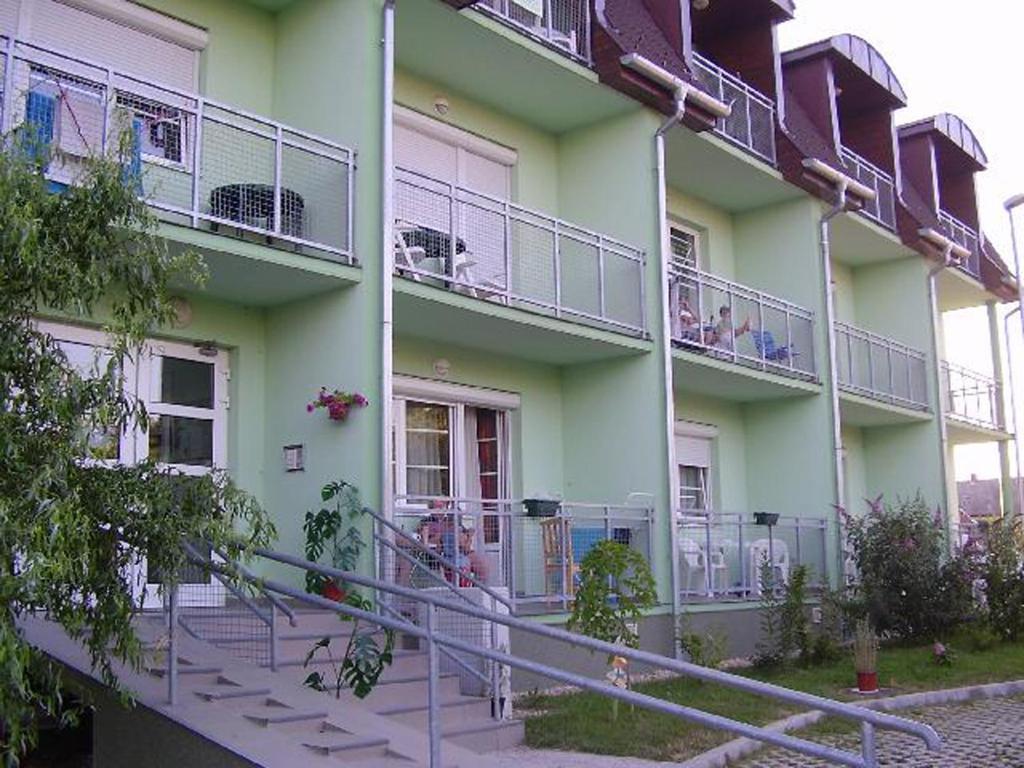 Holdlux Apartmanok Sárvár Εξωτερικό φωτογραφία