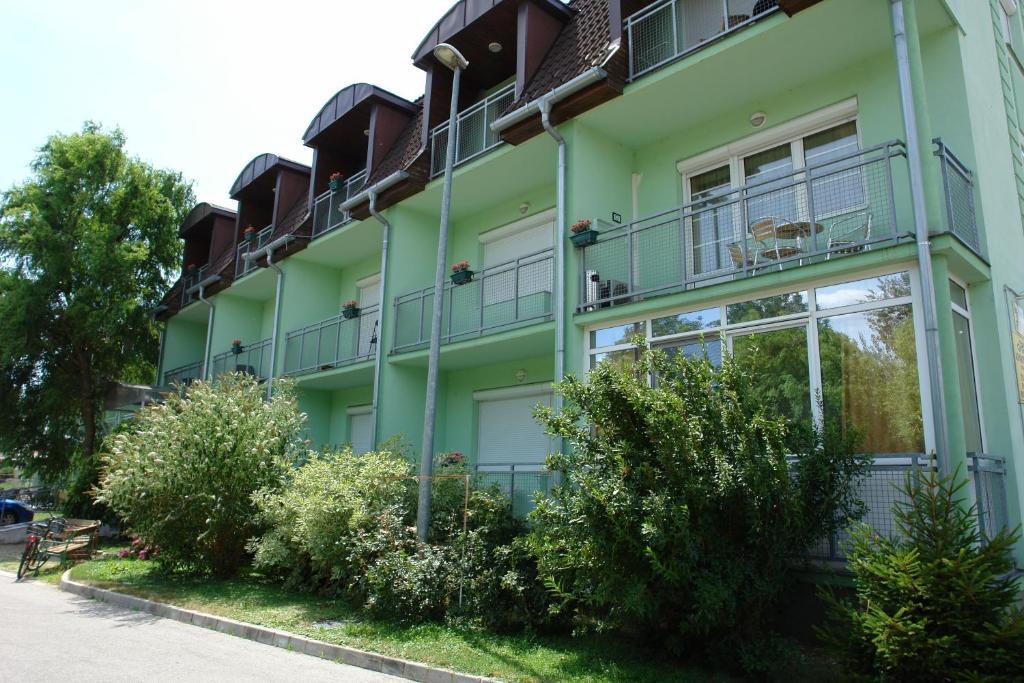 Holdlux Apartmanok Sárvár Εξωτερικό φωτογραφία