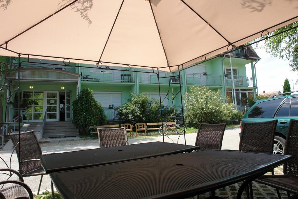 Holdlux Apartmanok Sárvár Εξωτερικό φωτογραφία